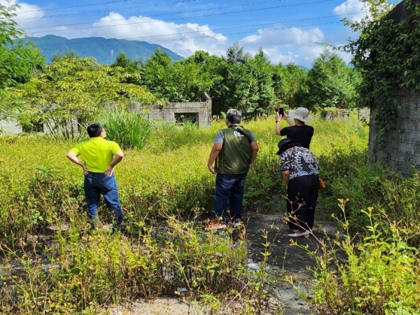 台東縣關山鎮閒置土地空間雜草叢生、建物荒廢不堪使用