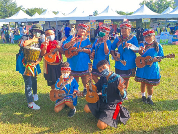 兒童參加芥菜種會嘉年華活動表演大合照