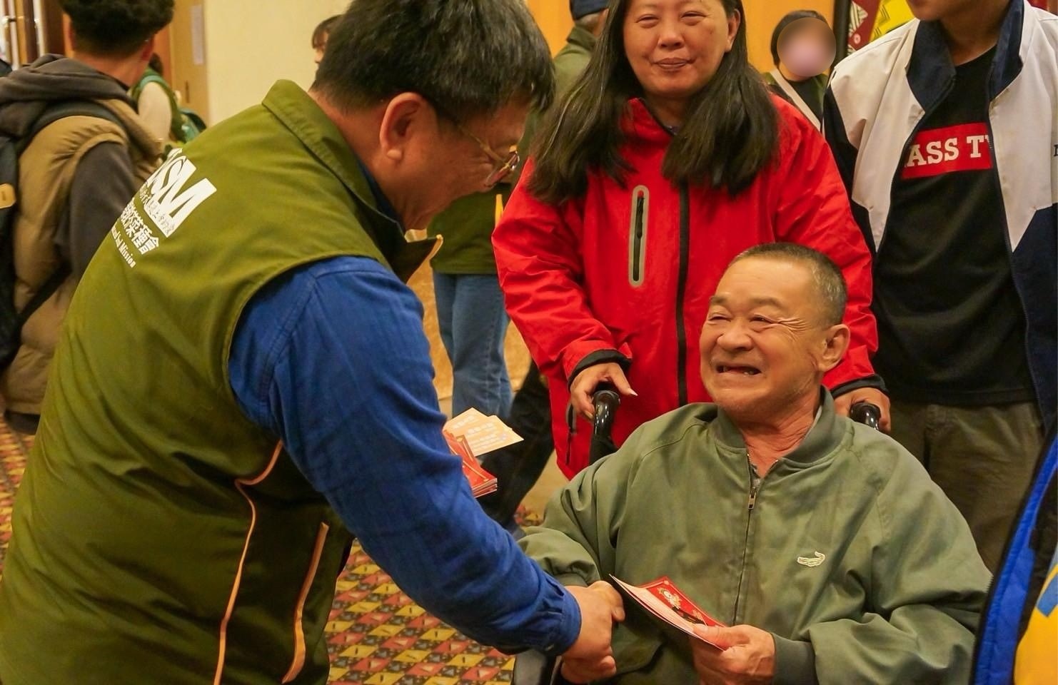 芥菜種會「用愛串聯全台」邀請脆弱家庭參與新春圍爐，感受節慶氛圍及社會支持。