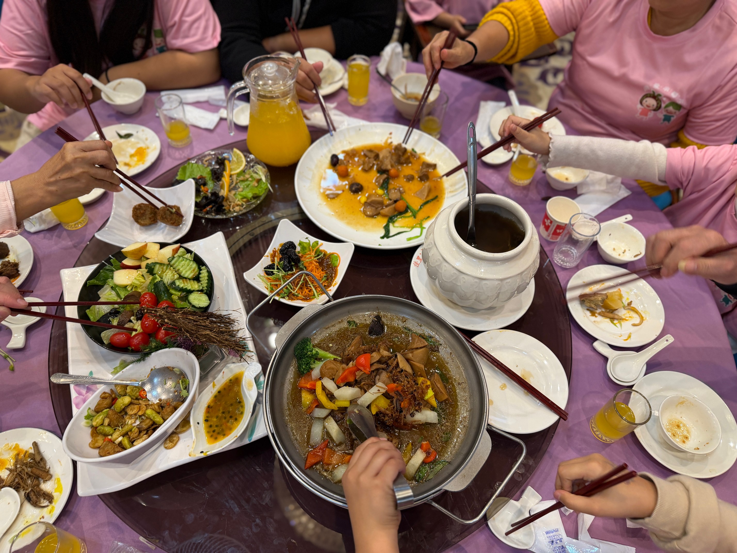藉由圍爐一起用餐，讓這份愛不僅吃的飽足，照顧者與全家人的心也能得到愛的飽足。