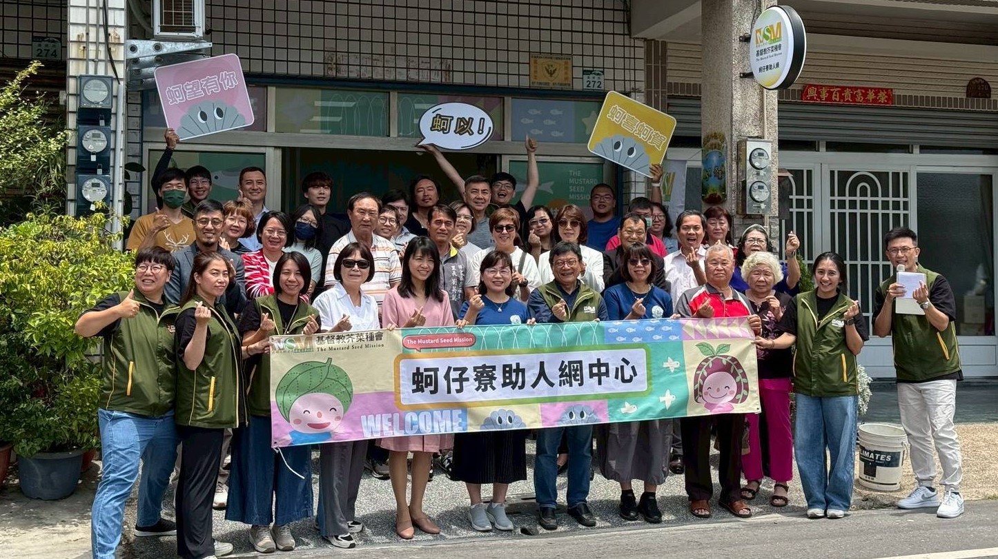 Community members and university partners at the Keziliao service presence