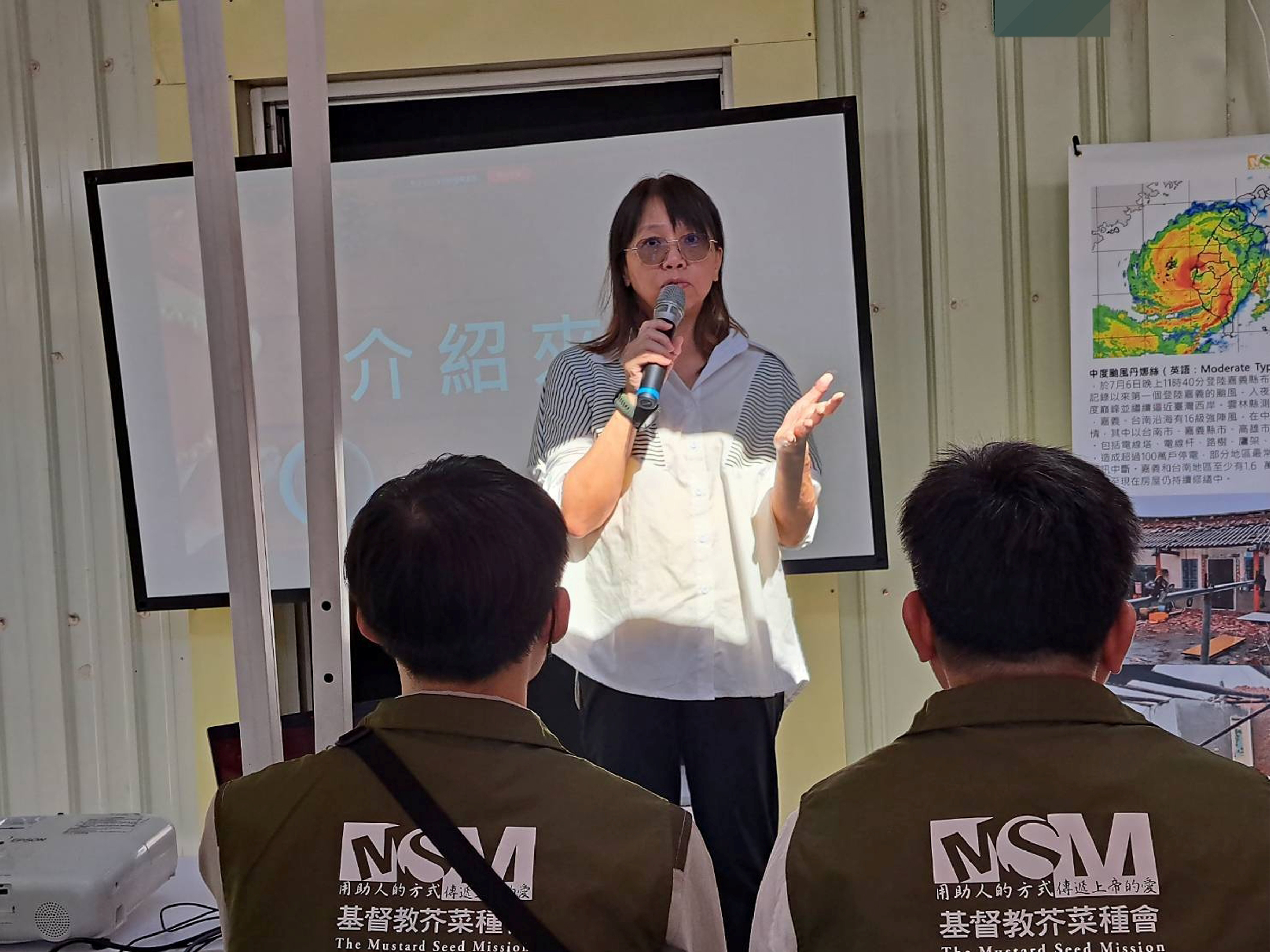 賑災基金會副執行長江美誼致詞肯定芥菜種會第一時間回應災民需求。