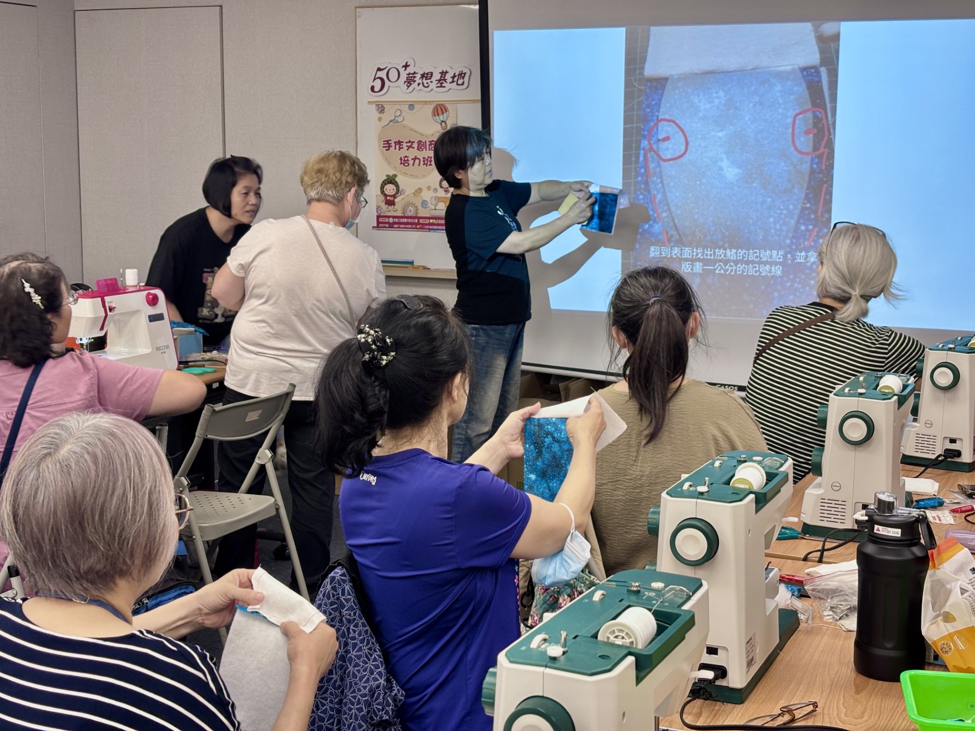 芥菜種會中區縫紉班目前於台中、南投與雲林開辦，正持續深入在地更多需要的家庭中。