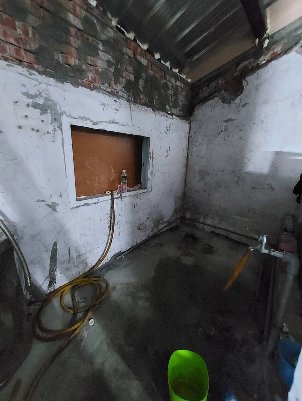 媽媽的房間不僅經過整修，也隔出了一間衛浴空間。