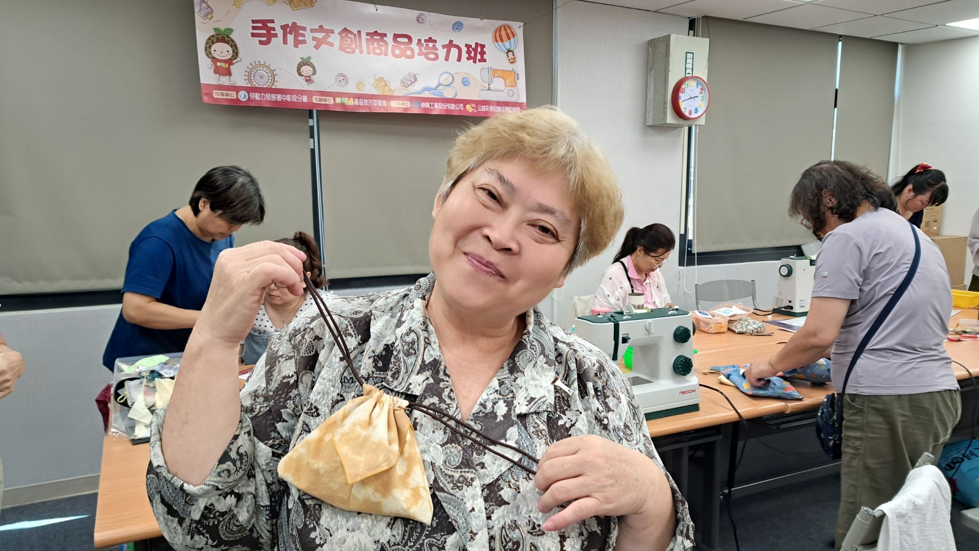 即便受身體與年齡限制，阿玉阿嬤仍有機會為自己和家庭創造新的價值。
