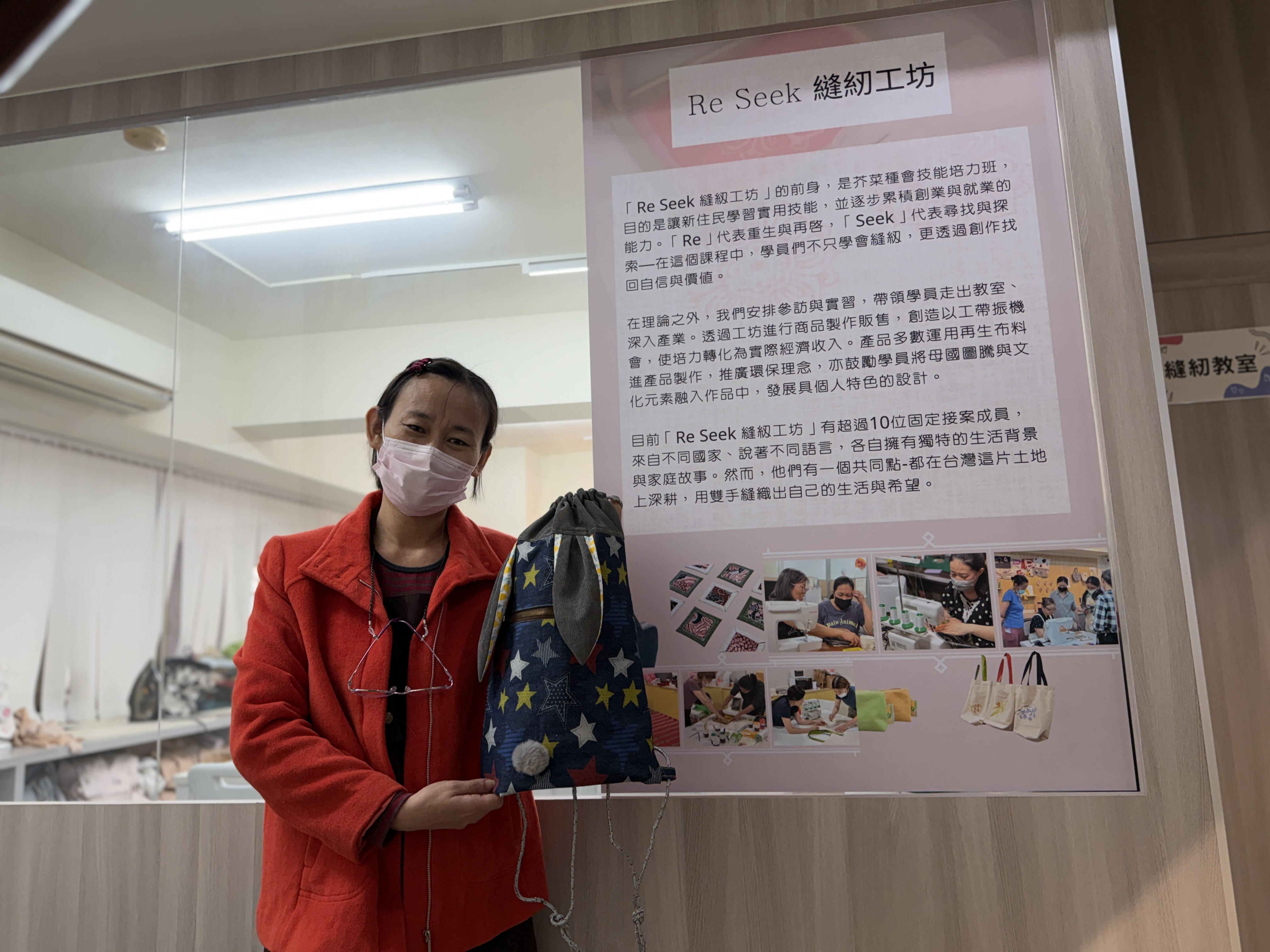 阿萍不只是成為「以工帶振」的受助者，近兩個月也擔任起領班的角色，從受助者成為縫紉工坊姐妹們的幫助者。
