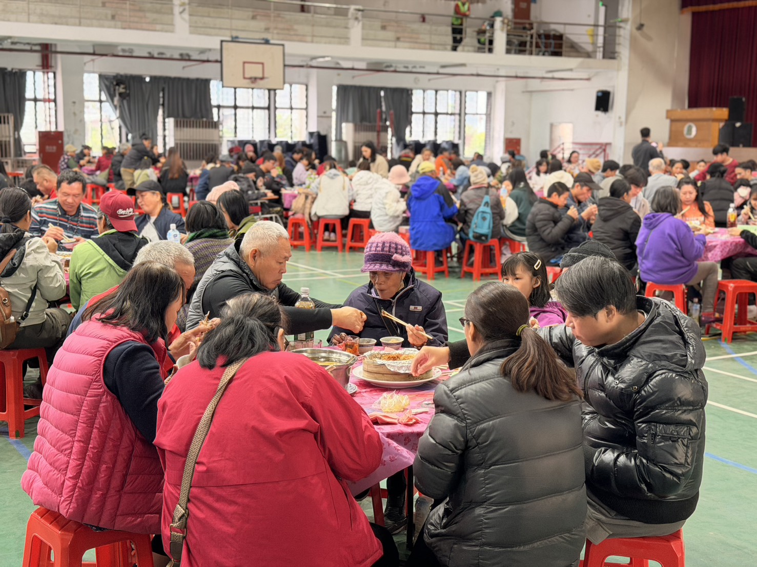 光復災後三個月外界關注漸退場　芥菜種會新春圍爐送祝福　陪伴中長期重建