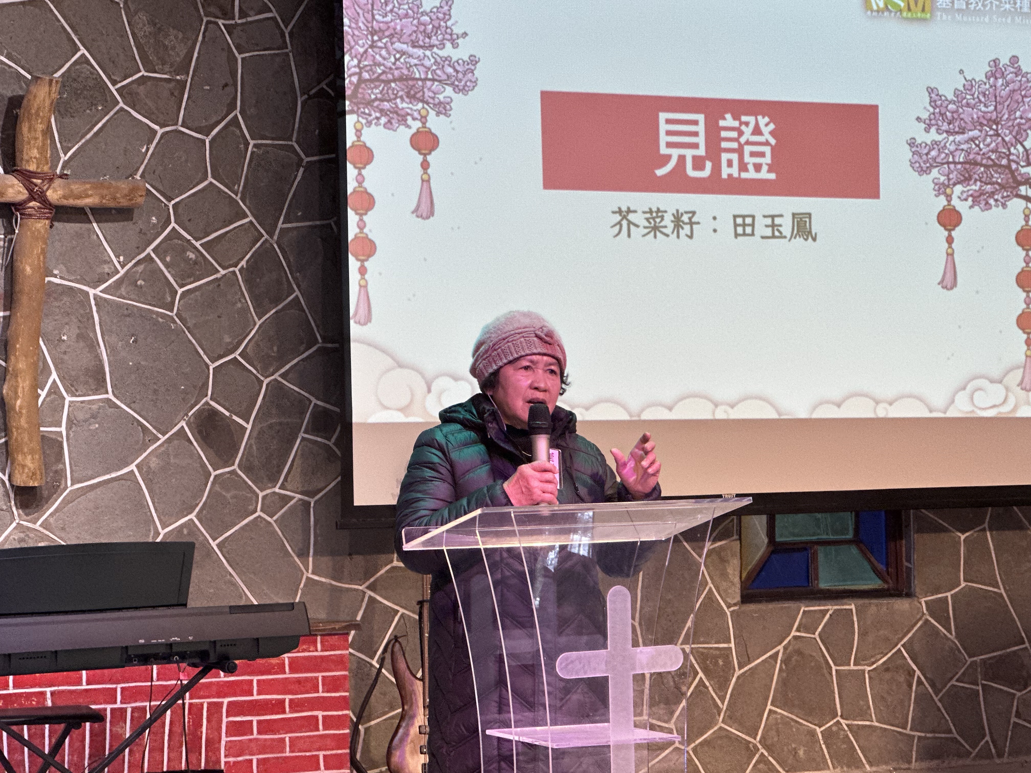 曾受芥菜種會會幫助的芥菜籽田玉鳳(左圖)、洪淑貞(右圖)述說感謝，讓她們有機會得以升學，實現讀書的夢想。