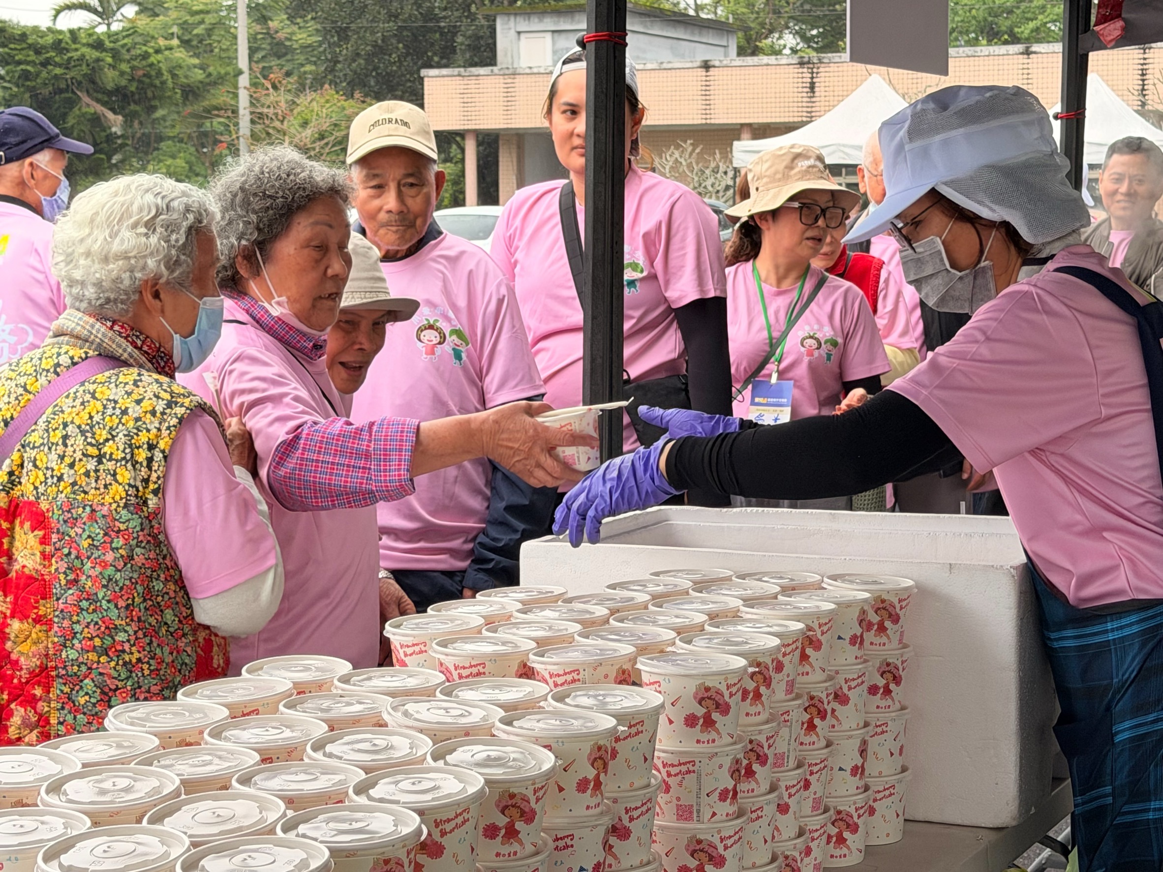 現場提供試吃，並同步開放線上訂購，讓技能轉化為實際收入
