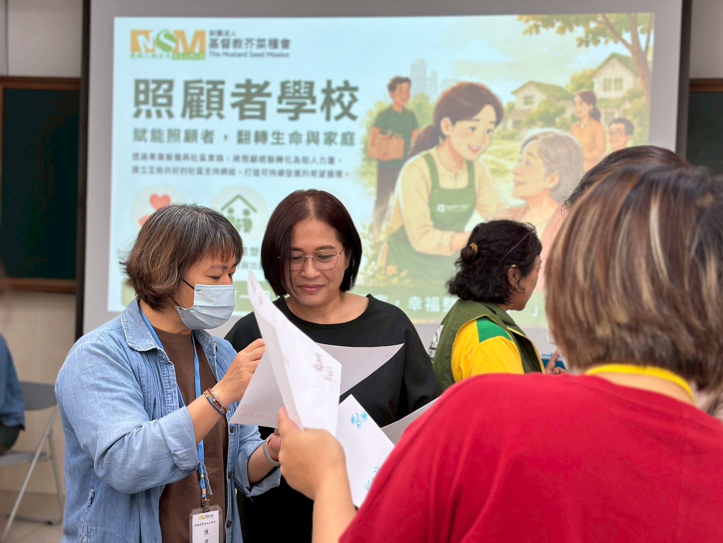 芥菜種會屏東照顧者學校開課，14位照顧者學員參與培力。