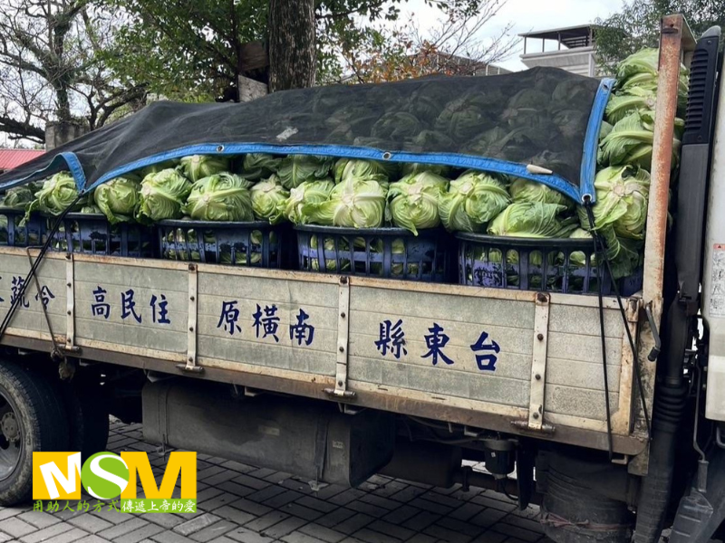 以工帶振供需平台將收購的高麗菜化為社區經濟需要者的祝福