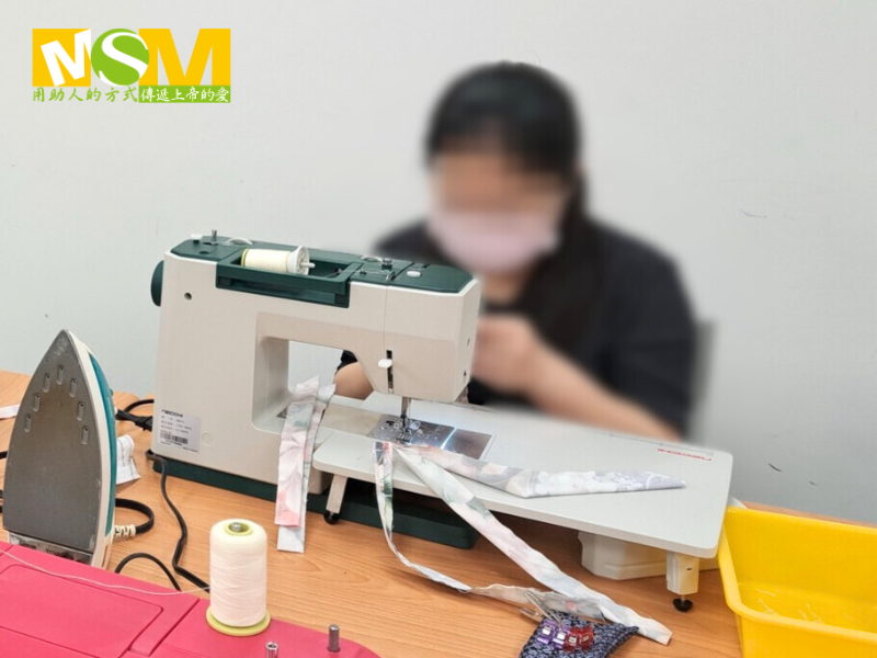 單親媽媽Sunny參與以工帶振計畫，縫紉母親節禮物