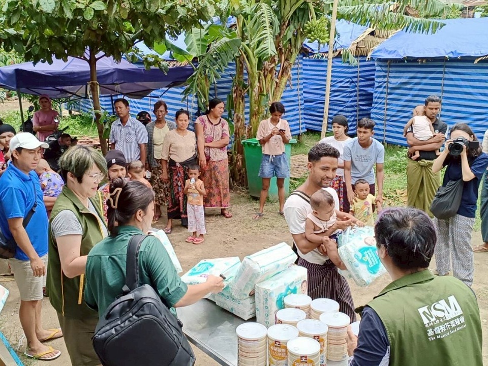 緬甸助人網發送幼兒物資