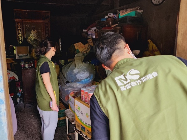 透過物資發放關心家庭的需要