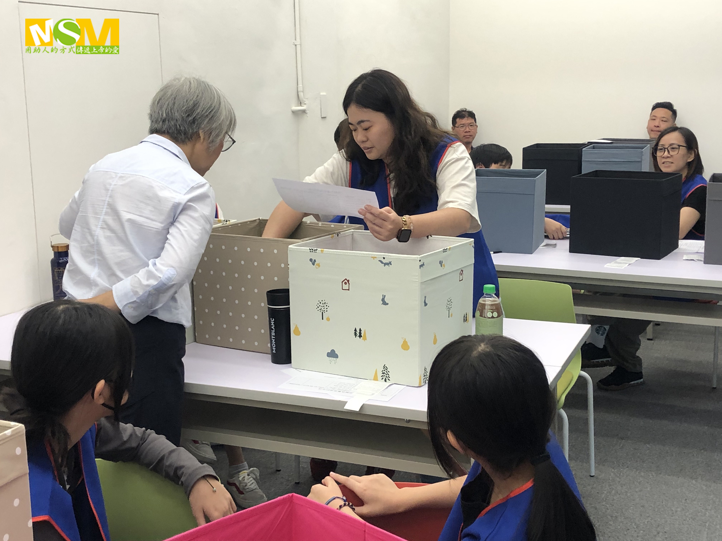 ▲金統立工業志工團隊參與芥菜種會銀領導師「收納體驗工作坊」
