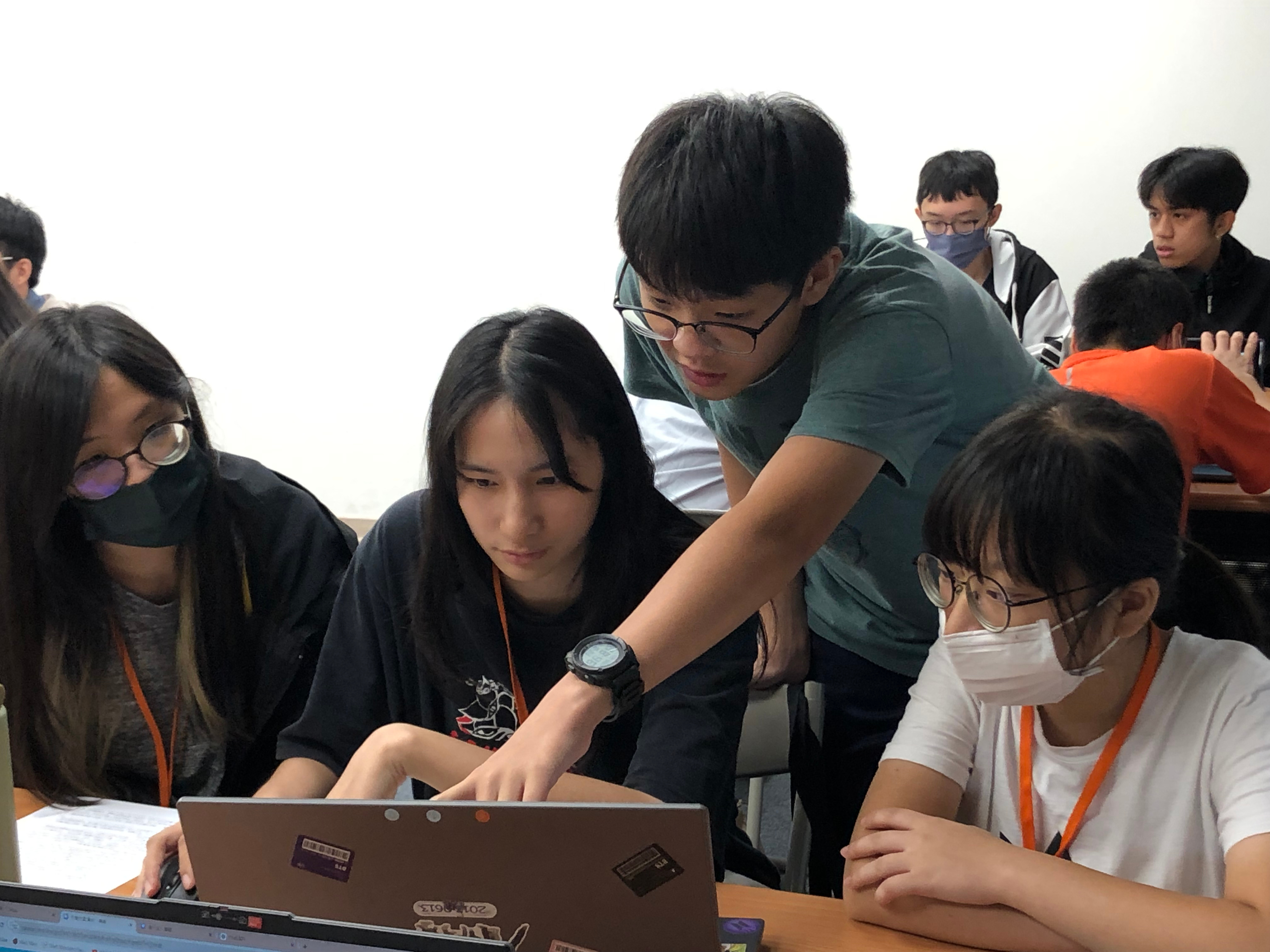 助學金 x 偏鄉陪伴教育