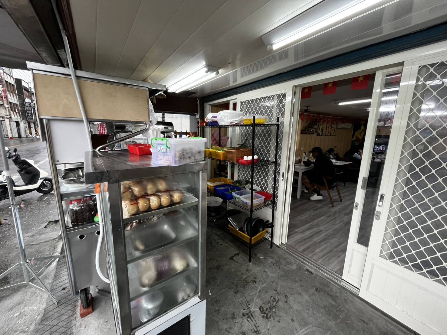 洪災後的重生：單親媽媽蘭香的小吃攤再度亮燈(標題圖檔)